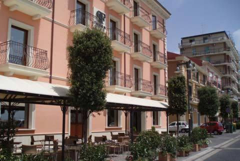 קרוטונה Palazzo Foti Hotel מראה חיצוני תמונה
